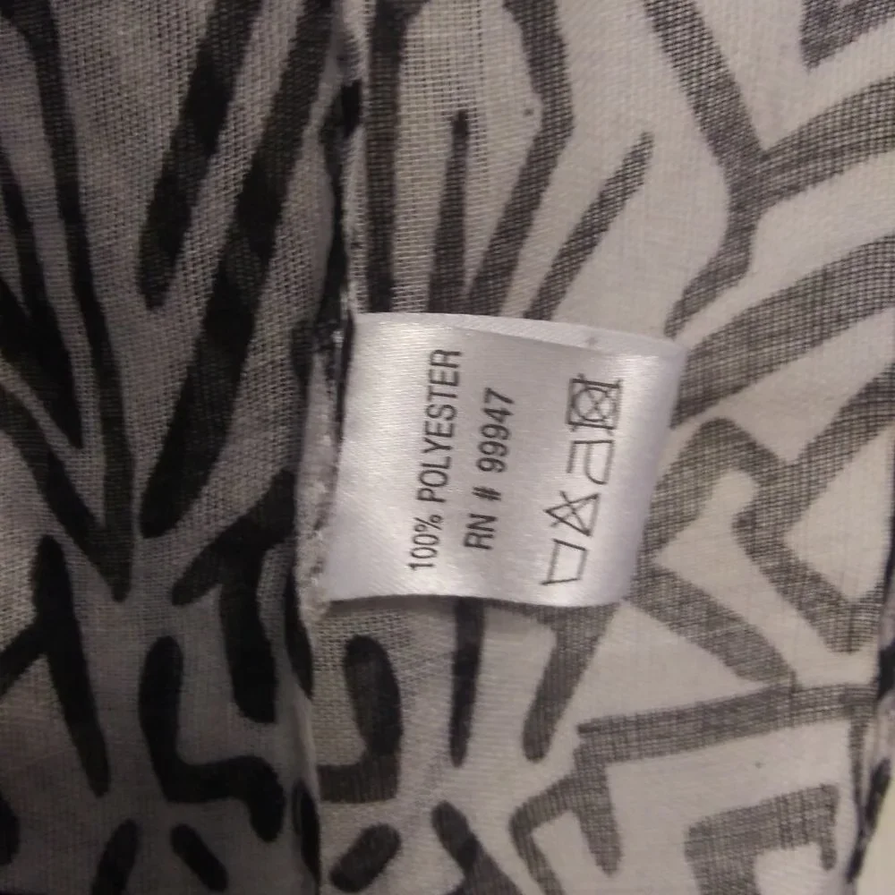 Abstract Black and White Oversized Scarf | New - Picture 6 of 6